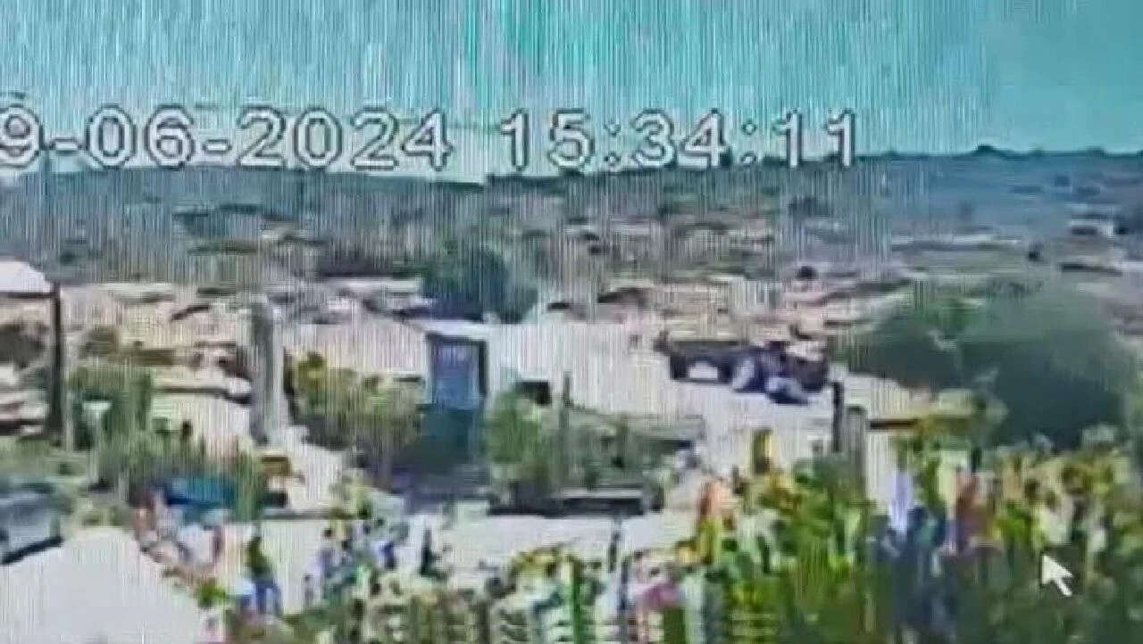 İzmir'i küle çeviren izmarit! Çeşme'deki orman yangınının çıkış anı kamerada - 1. Resim