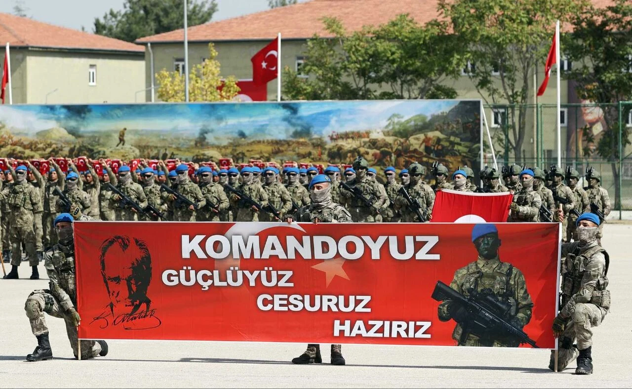 Komandolardan anlamlı yarışma! 16 Türk Devletini temsil ettiler