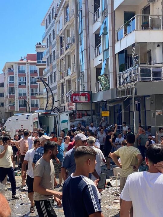 Son dakika | İzmir'de doğal gaz patlaması: Çok sayıda ölü ve yaralı var - 3. Resim