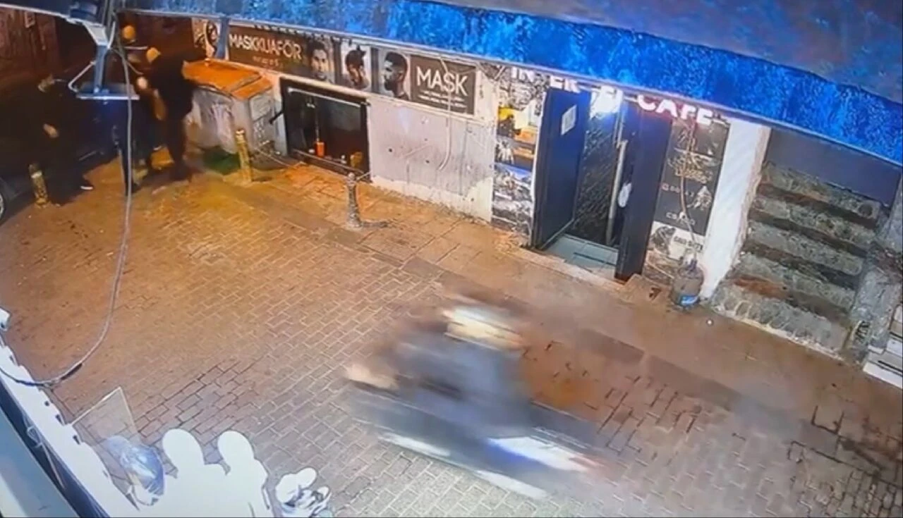 Taksim’de silahlı saldırı: Eski ortağı rakip mekana gidince çalışanlarını vurdurdu - 2. Resim