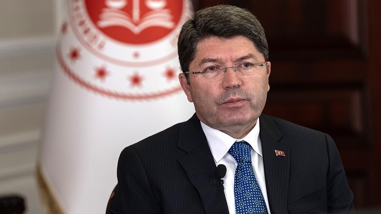 Adalet Bakanı Tunç: Türk bayrağına saldırıya soruşturma başlatıldı