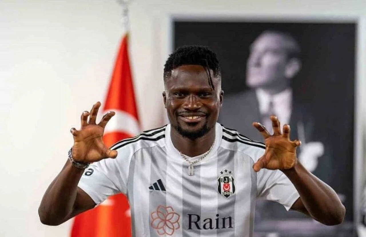 Beşiktaş'ta 9 futbolcuya kapı gösterildi! Gözler Van Bronckhorst'un kararında - 2. Resim