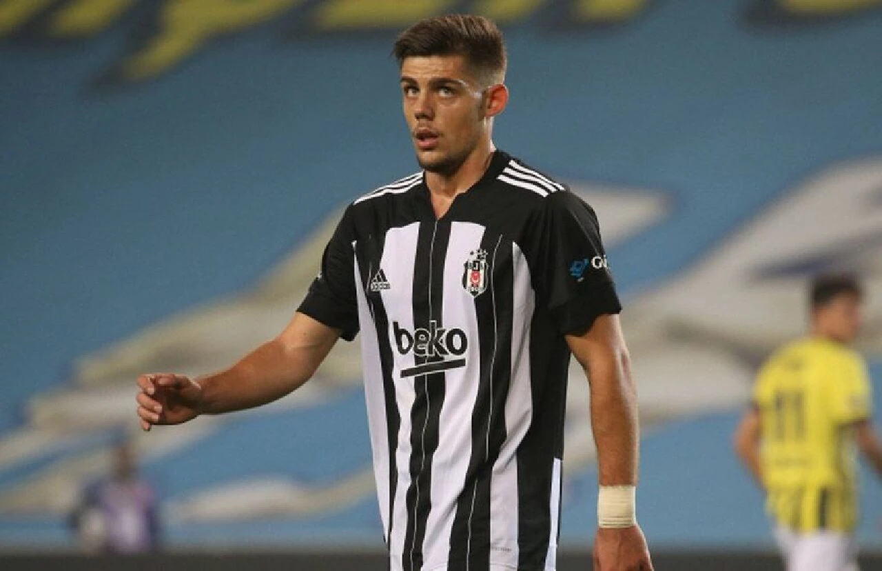 Beşiktaş'ta 9 futbolcuya kapı gösterildi! Gözler Van Bronckhorst'un kararında - 1. Resim