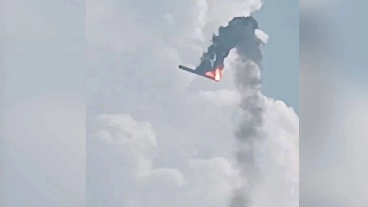 Çin'in roket denemesi başarısızlıkla sonuçlandı: Yere çakıldı ve patladı - 1. Resim