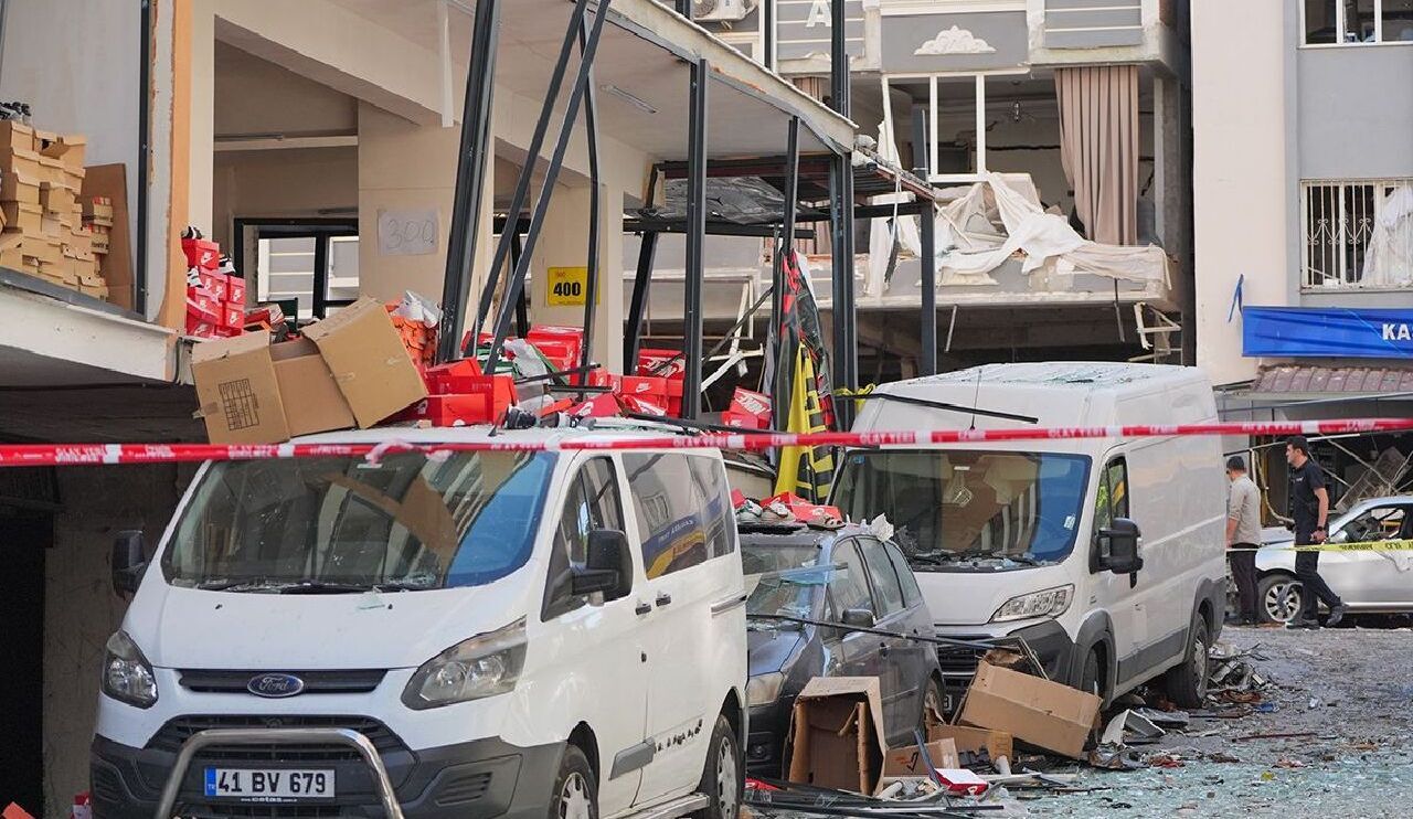 İzmir'deki patlamaya ilişkin yeni gelişme: 2 şüpheli adliyeye sevk edildi - 2. Resim