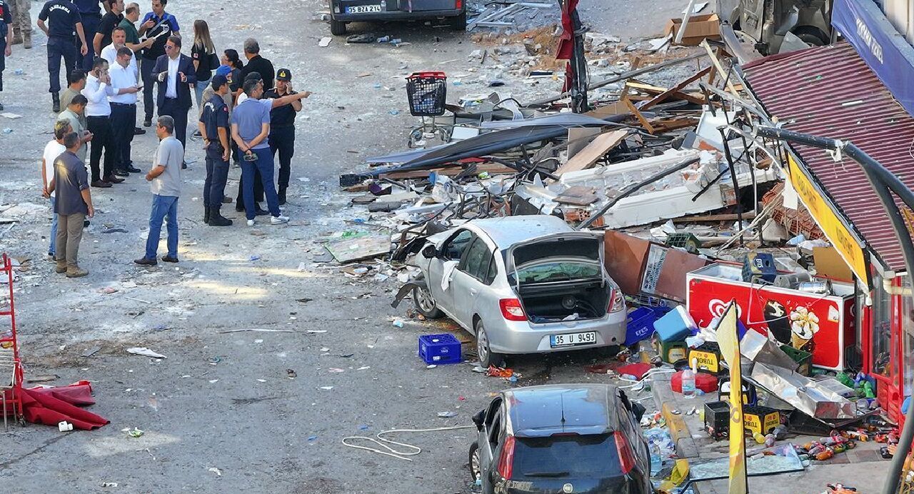 İzmir'deki patlamaya ilişkin yeni gelişme: 2 şüpheli adliyeye sevk edildi - 1. Resim