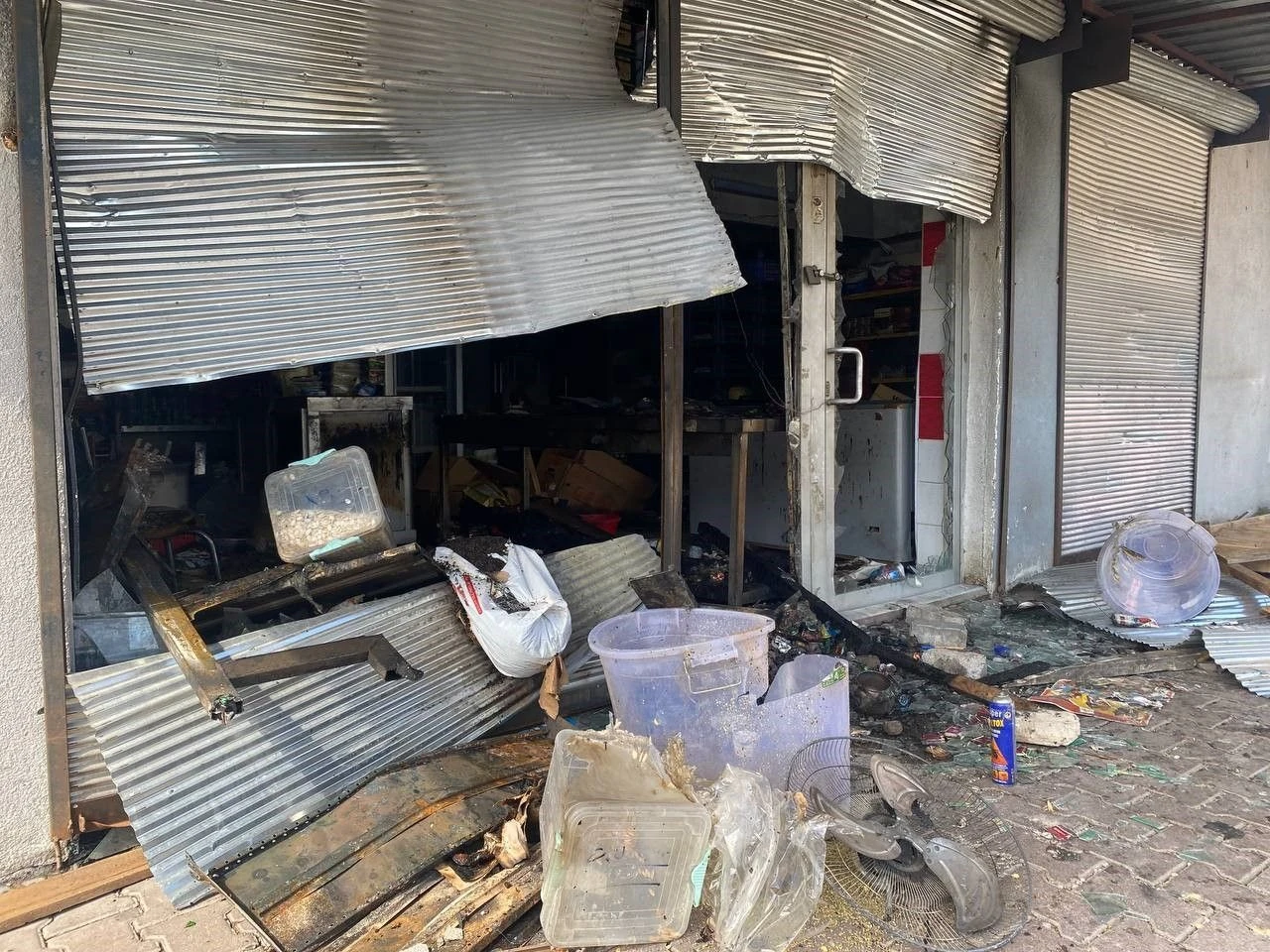 Kayseri'de Suriye uyruklu kişi çocuğu taciz etti! Yaşanan gerginlikte hasar gün ağarınca ortaya çıktı - 2. Resim