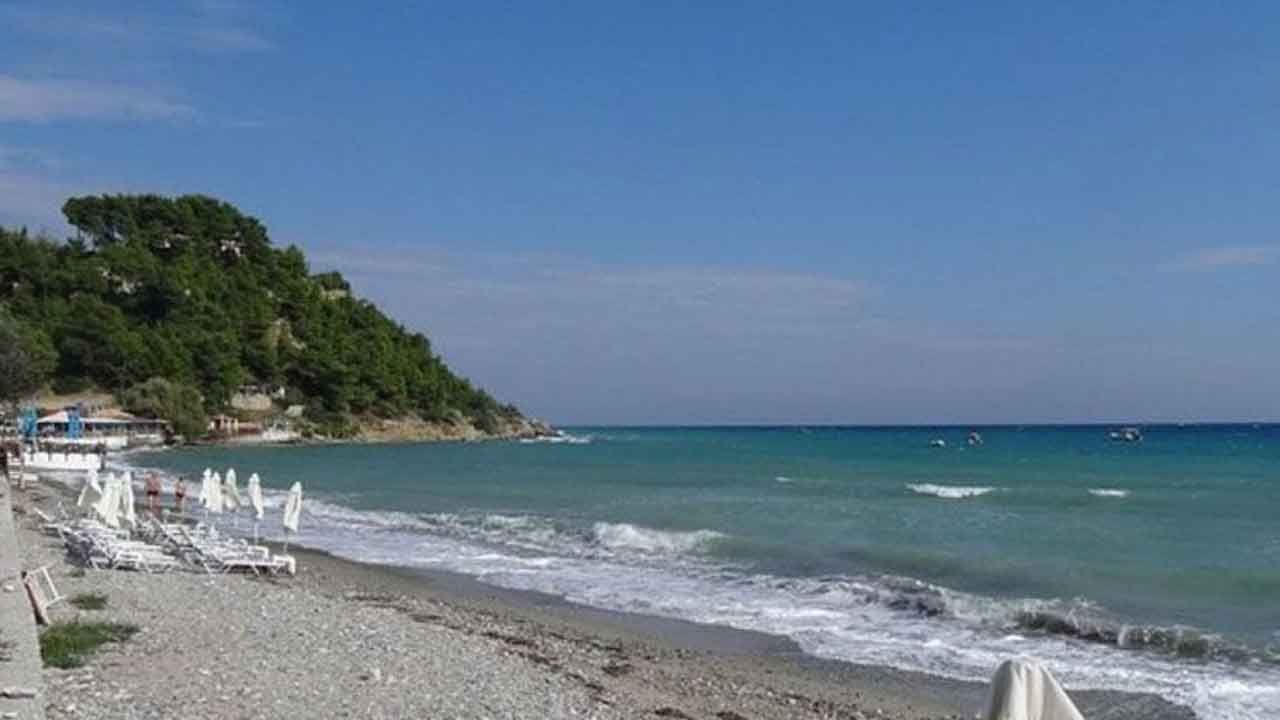 Plajda korku dolu anlar! Yıldırım denizdeki kıza isabet etti