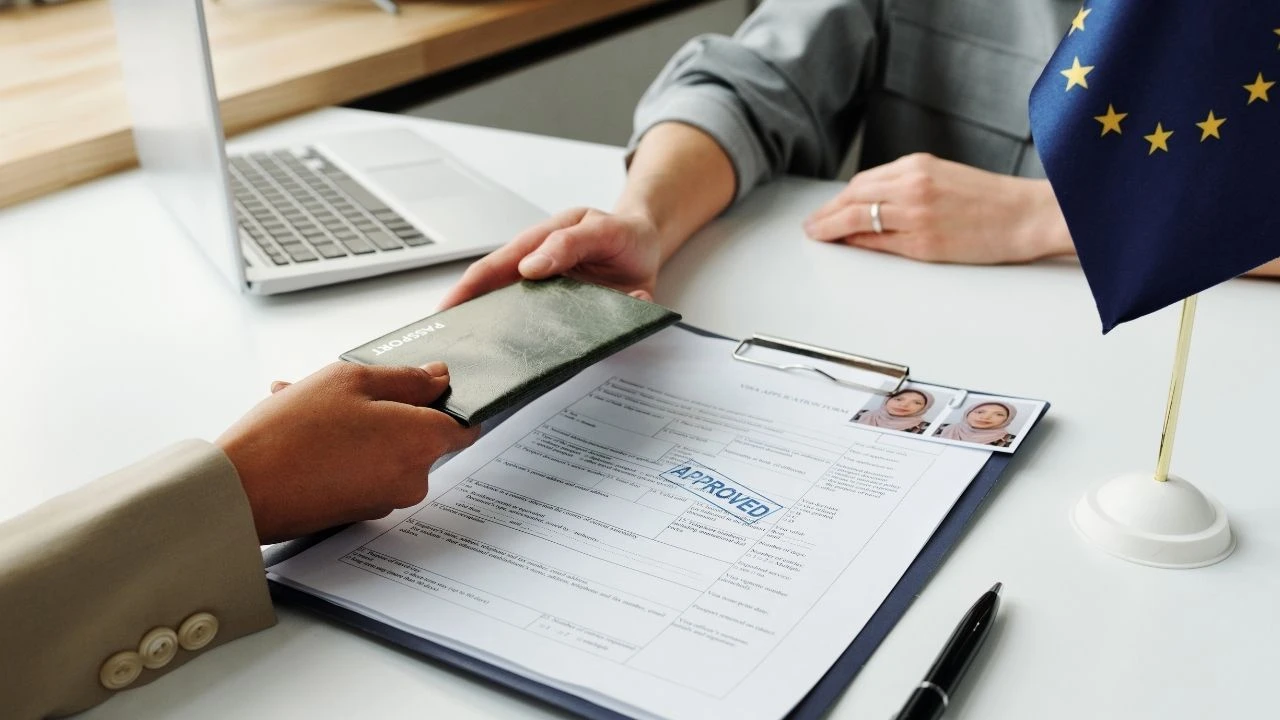 Schengen ülkeleri 1,6 milyon vizeyi reddetti 130 milyon Euro kazandı! En çok para kaybeden Türkler oldu - 2. Resim