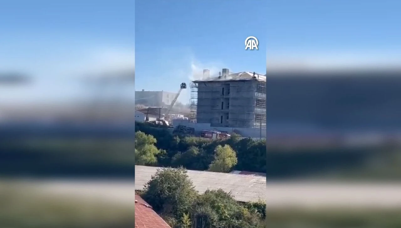 Sultangazi'de inşaat yangını! İşçiler kurtarıldı - 1. Resim