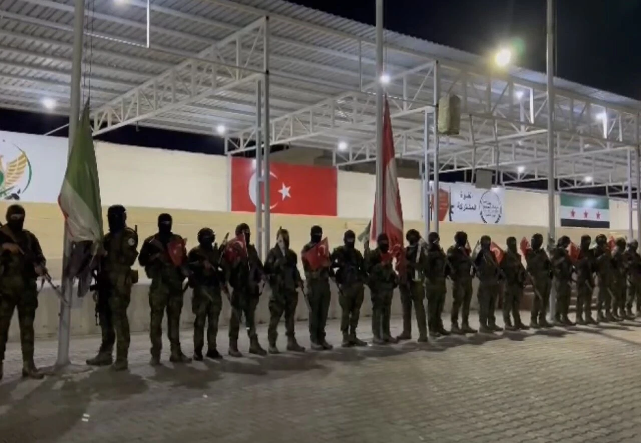 Suriye'deki Türk Bayrağı ve binalara saldırılar sonrası bakanlıklardan ve Suriye Geçici Hükümeti'nden açıklamalar geldi - 3. Resim