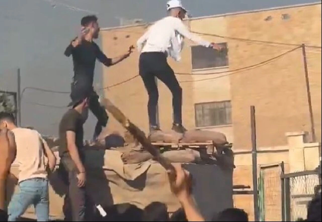 Suriye'deki Türk Bayrağı ve binalara saldırılar sonrası bakanlıklardan ve Suriye Geçici Hükümeti'nden açıklamalar geldi - 1. Resim