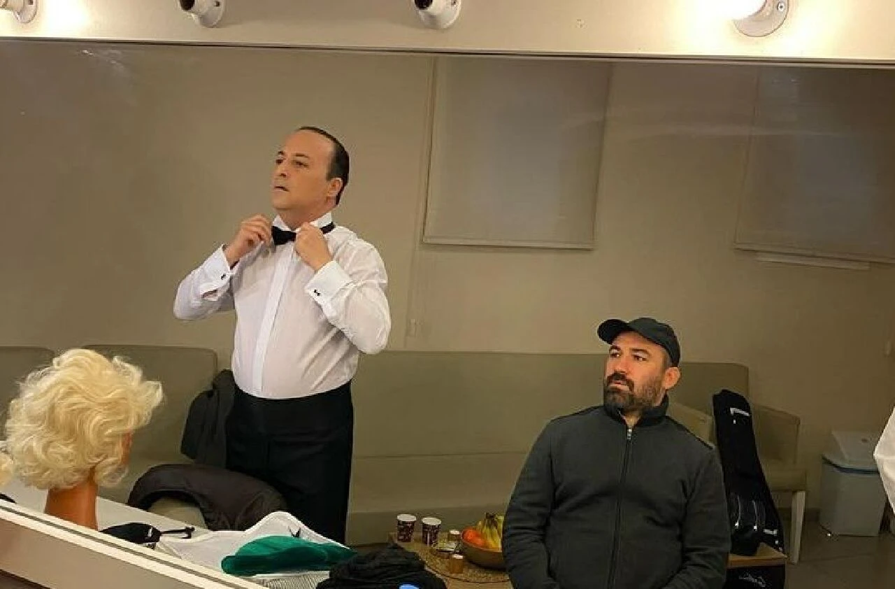 Tolgshow Filtresiz yönetmen karakterini Fırat Parlak oynuyor - 1. Resim