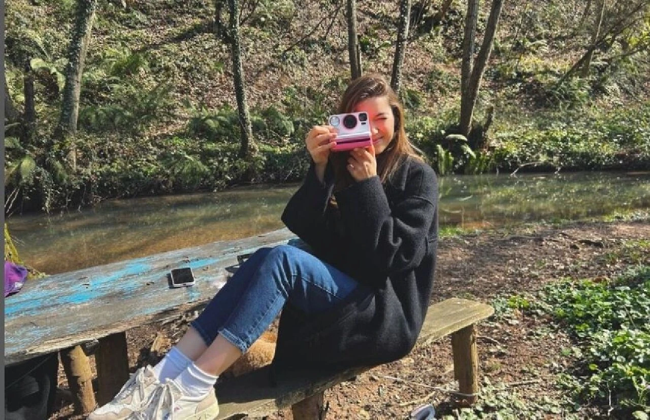 Afra Saraçoğlu kendisini terk eden babasını affetti! - 3. Resim