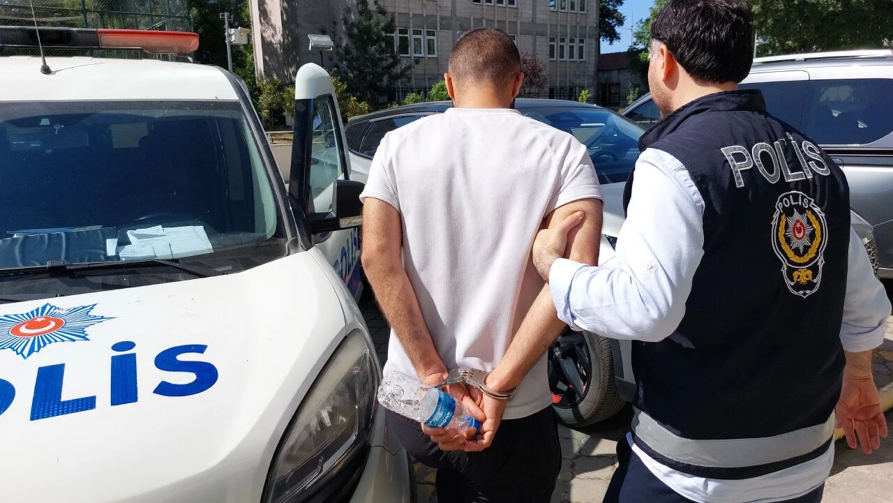 Annesini kalçasından bıçakladı! 'Cam kesiği' dedi, doktorlar inanmadı - 1. Resim