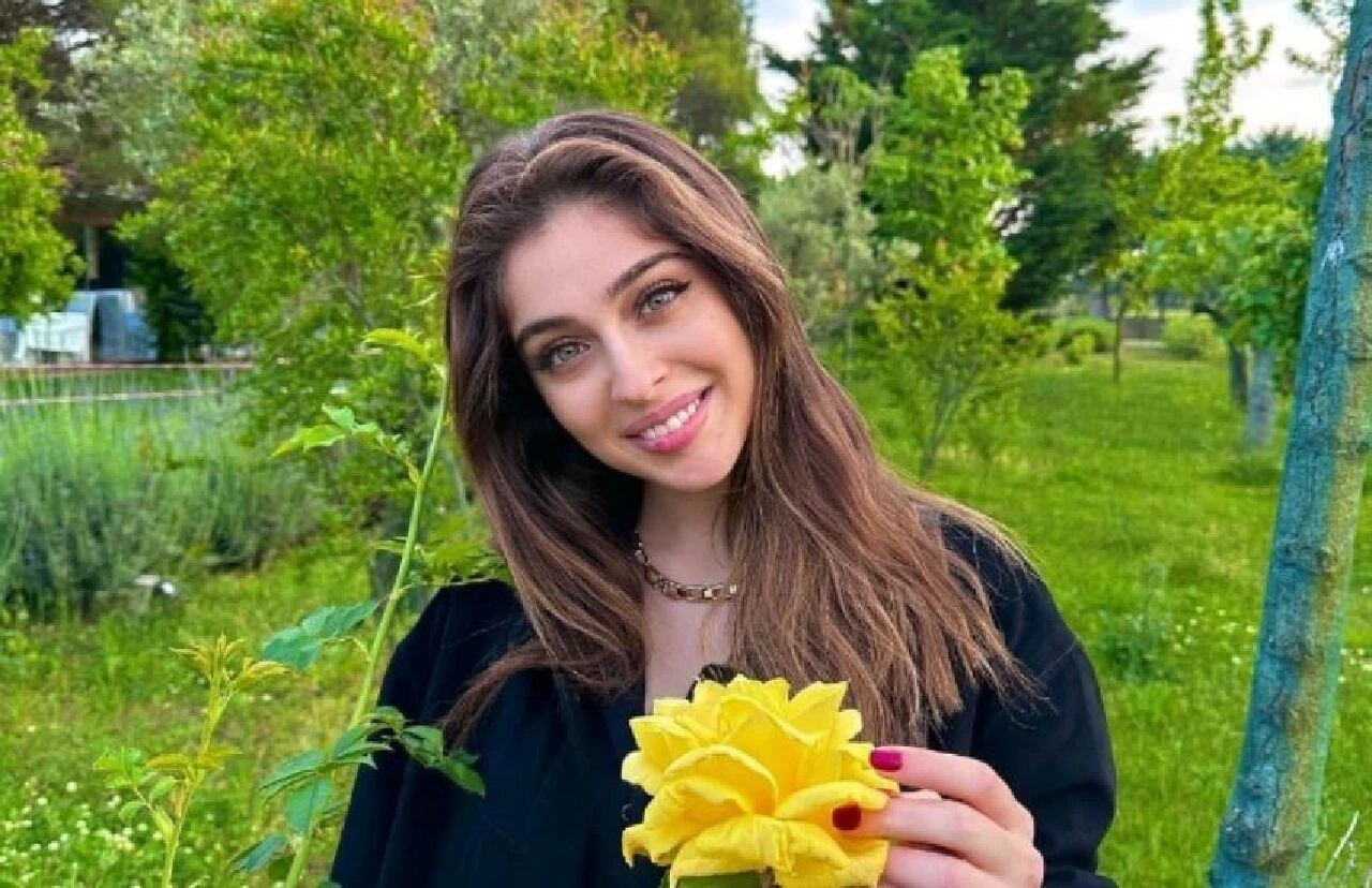 Cemre Baysel ile Alperen Duymaz partner oldu