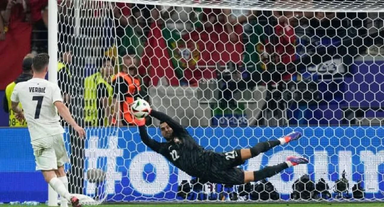 Cristiano Ronaldo gözyaşlarına hakim olamadı! Önce kaçırdı sonra attı - 5. Resim