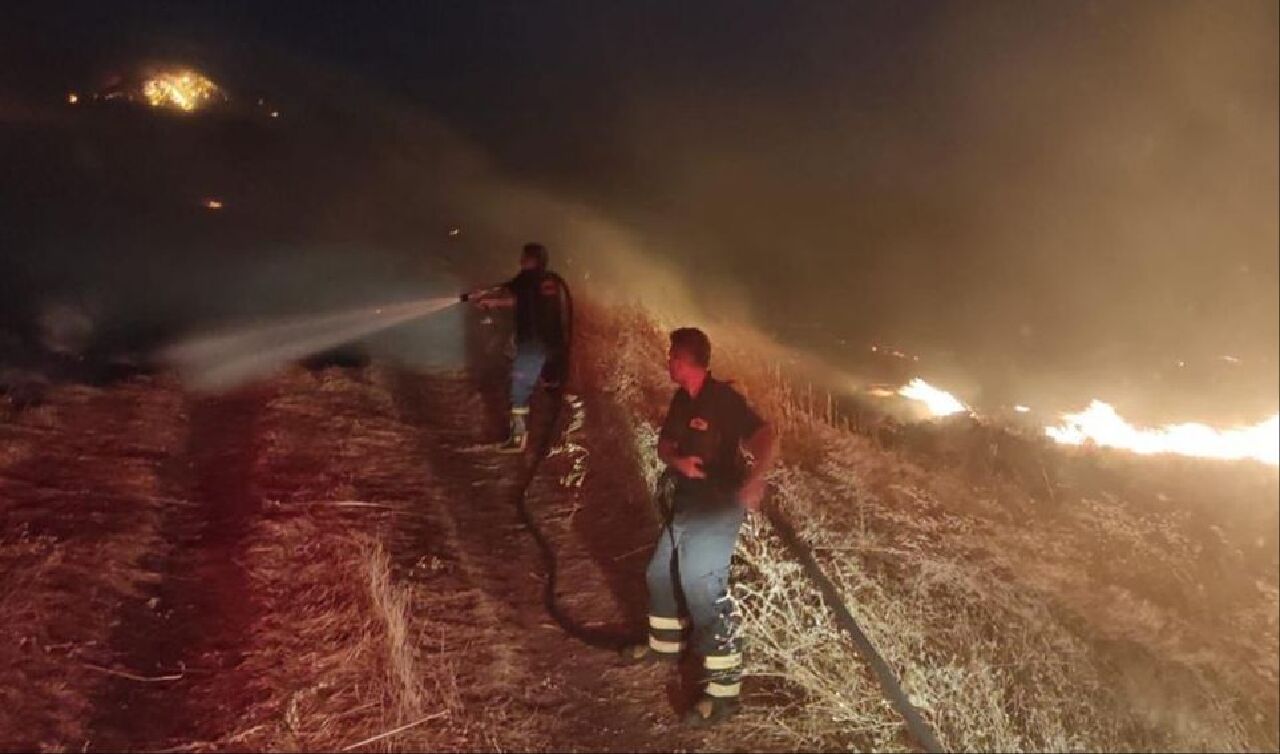 Diyarbakır'da gece yarısı korkutan yangın!  - 1. Resim