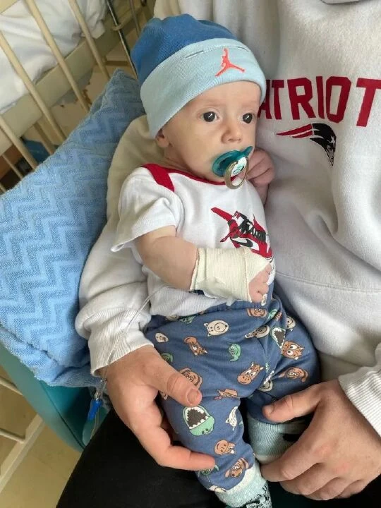 Dünyada sadece 200 kişide görülen hastalığa sahip: Çok büyük bir bacakla doğdu