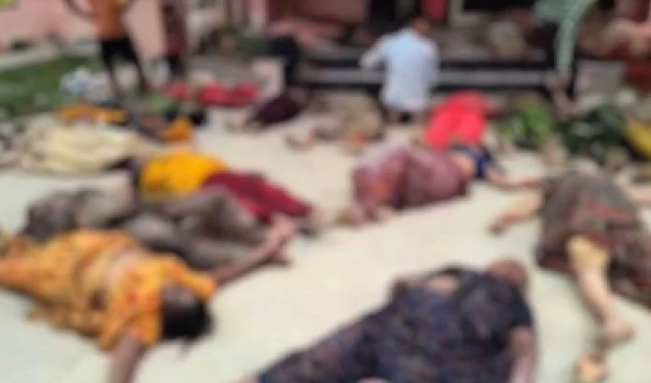 Hindistan'da toplu dua etkinliğinde izdiham: Onlarca kişi hayatını kaybetti