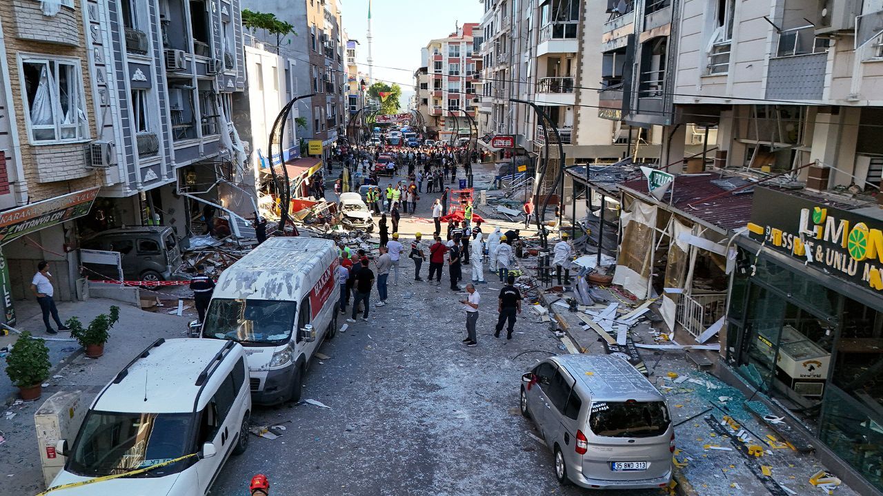 İzmir&#039;deki patlamada ihmal zinciri! 5 kişinin öldüğü faciada iş yeri ruhsatsız çıktı