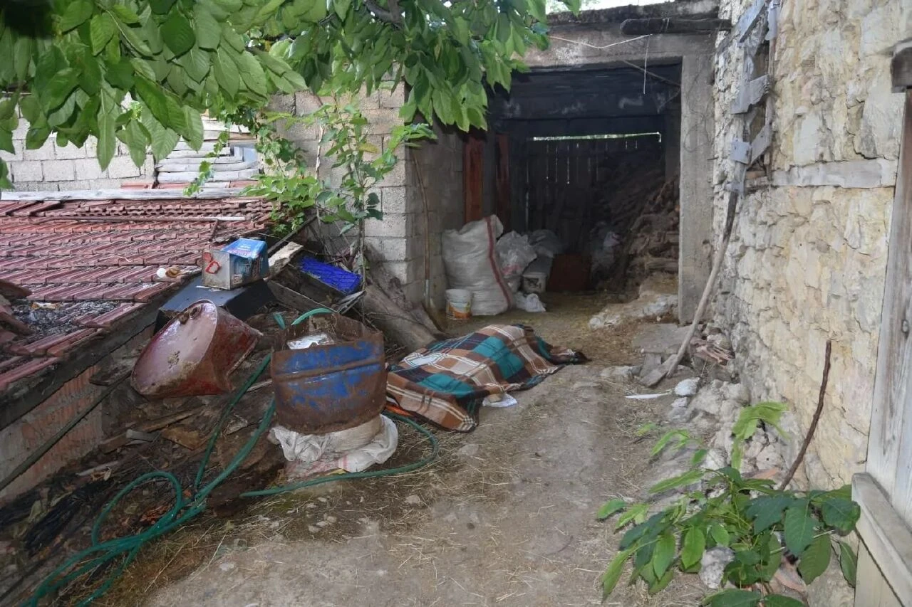Korkunç ölüm! Ahıra girdi hayatının sonu oldu - 1. Resim