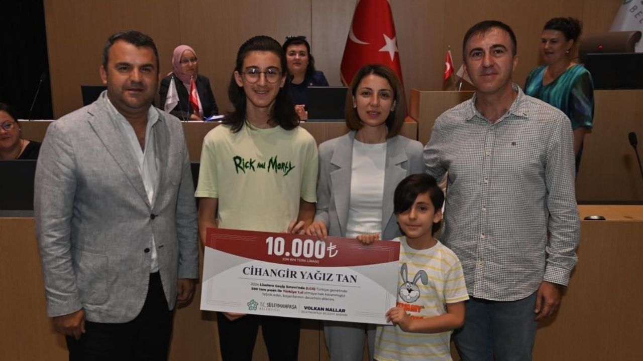 Mecliste sürpriz: LGS Türkiye birincisi Cihangir Yağız Tan 10 bin lirayı kaptı! - Eğitim