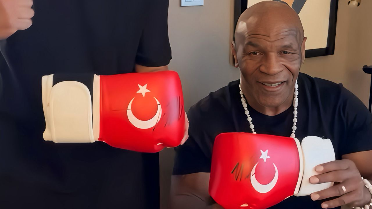 Mike Tyson'dan A Milli Takım'a destek: İmzalı eldivenini gönderdi - Futbol