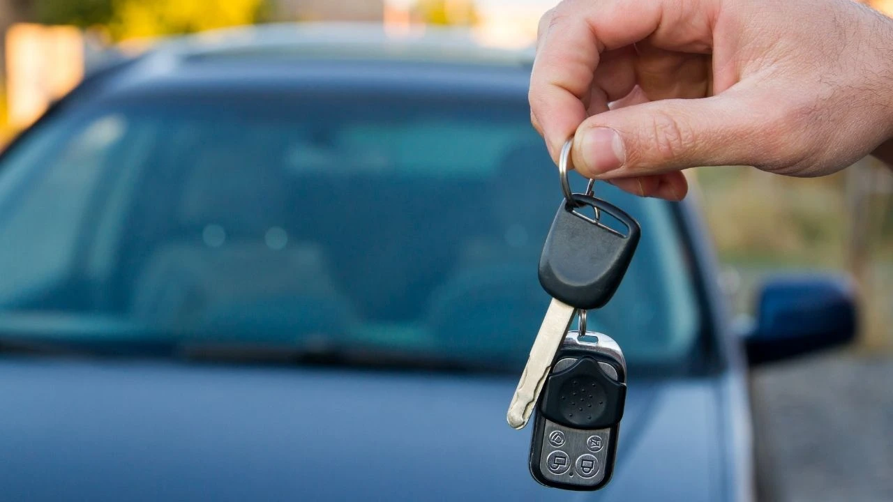 Sıfır otomobil fiyatları ve krediye erişimde yaşanan zorluklar otomotiv ve hafif ticari araç pazarını daralttı