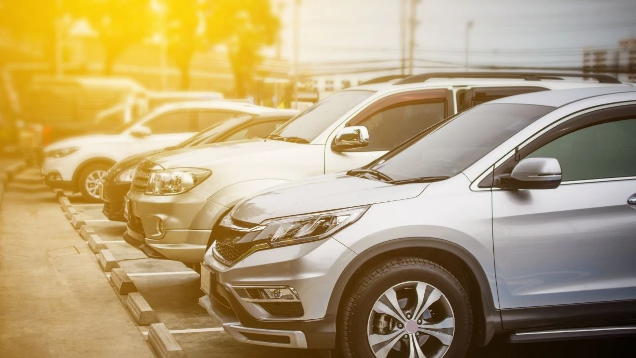 Sıfır otomobil fiyatları ve krediye erişimde yaşanan zorluklar otomotiv ve hafif ticari araç pazarını daralttı