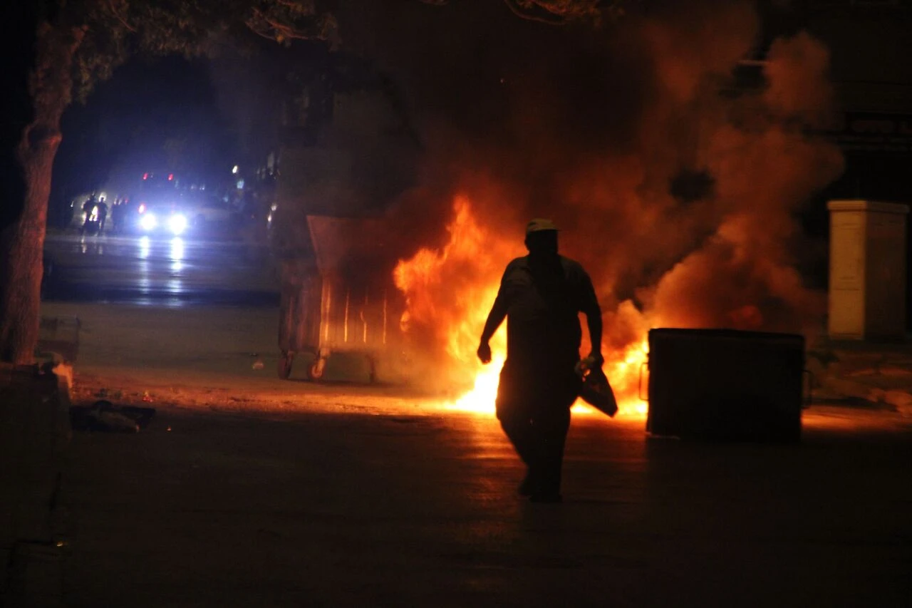 Sokak eylemleri ekonomi politikalarına balta vurabilir! Ünlü ekonomistten gri liste uyarısı - 5. Resim