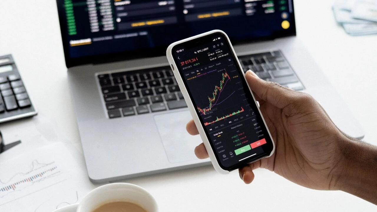 Sokak eylemleri ekonomi politikalarına balta vurabilir! Ünlü ekonomistten gri liste uyarısı - 3. Resim