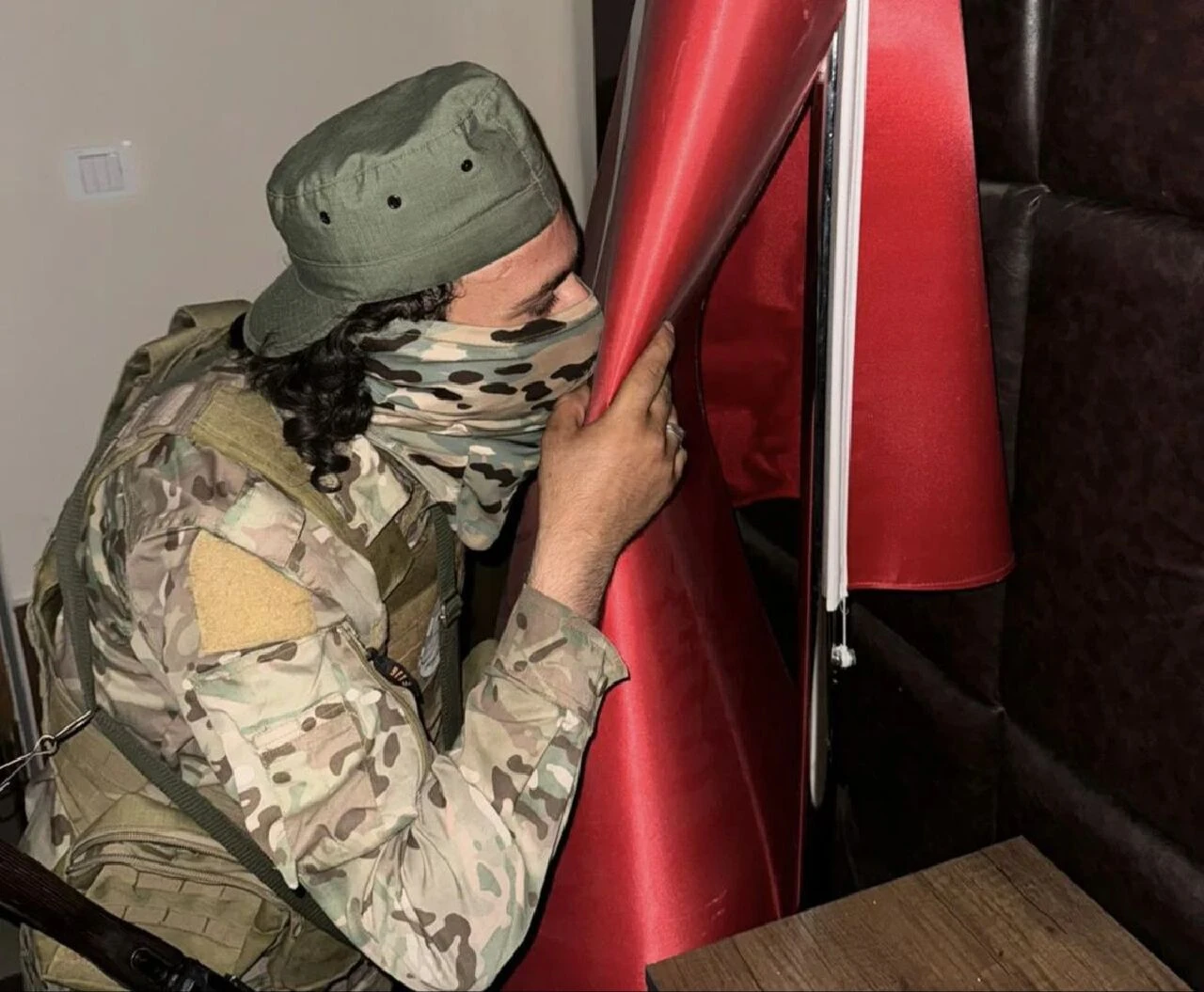 Suriye Milli Ordusu'ndan gerilimi azaltacak hamle! Türk bayrağını göndere çekerek