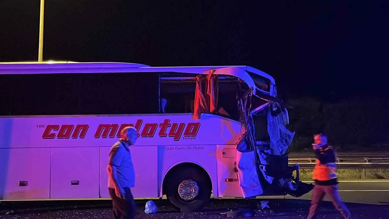 TEM’in Bolu geçişinde feci kaza! 2 yolcu otobüsü çarpıştı: 15 yaralı - 1. Resim
