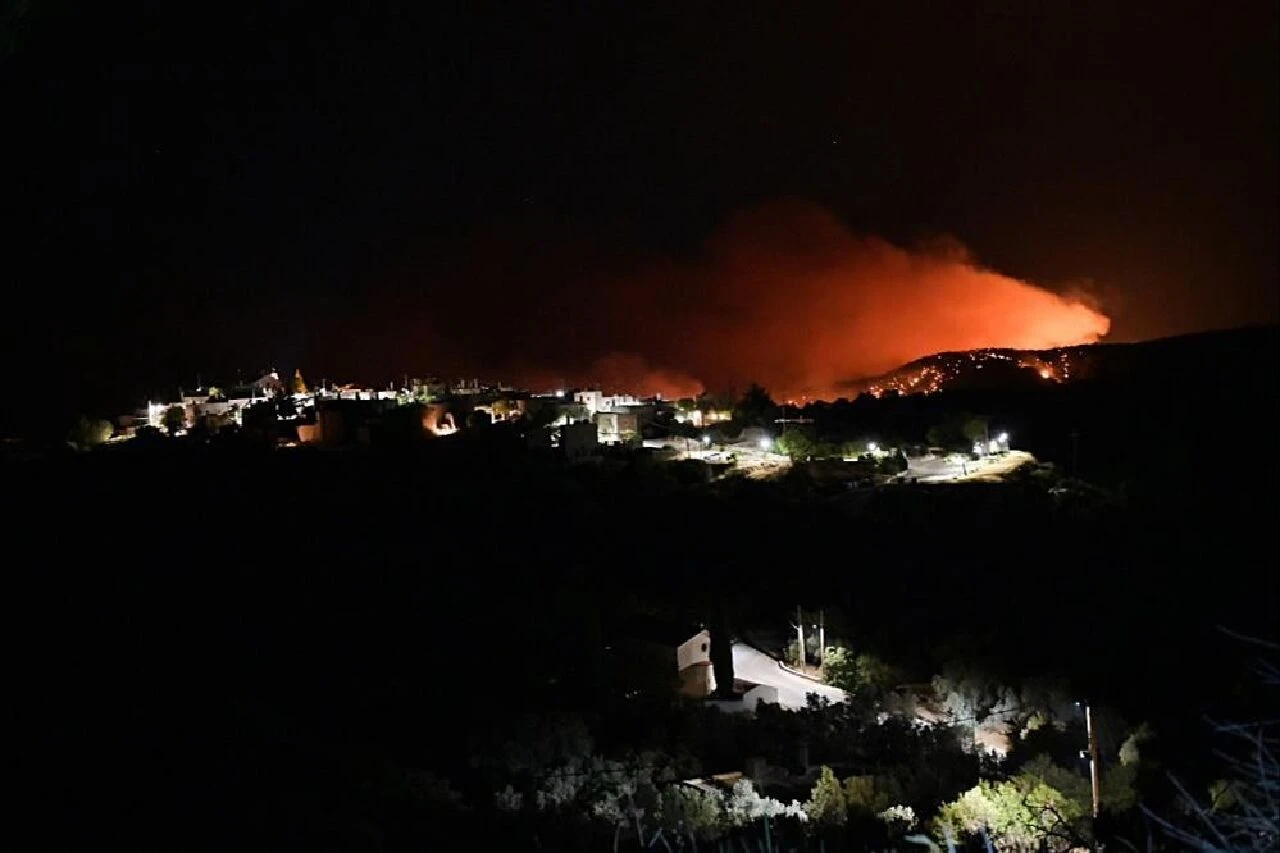 Yunanistan yine felaketin eşiğinde! Kos, Girit ve Sakız Adası'nda orman yangını: 5 yaralı - 1. Resim