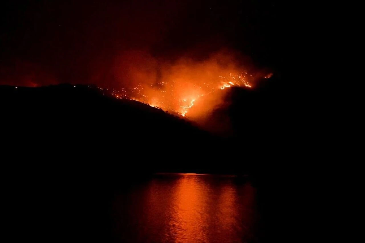 Yunanistan yine felaketin eşiğinde! Kos, Girit ve Sakız Adası'nda orman yangını: 5 yaralı - 3. Resim