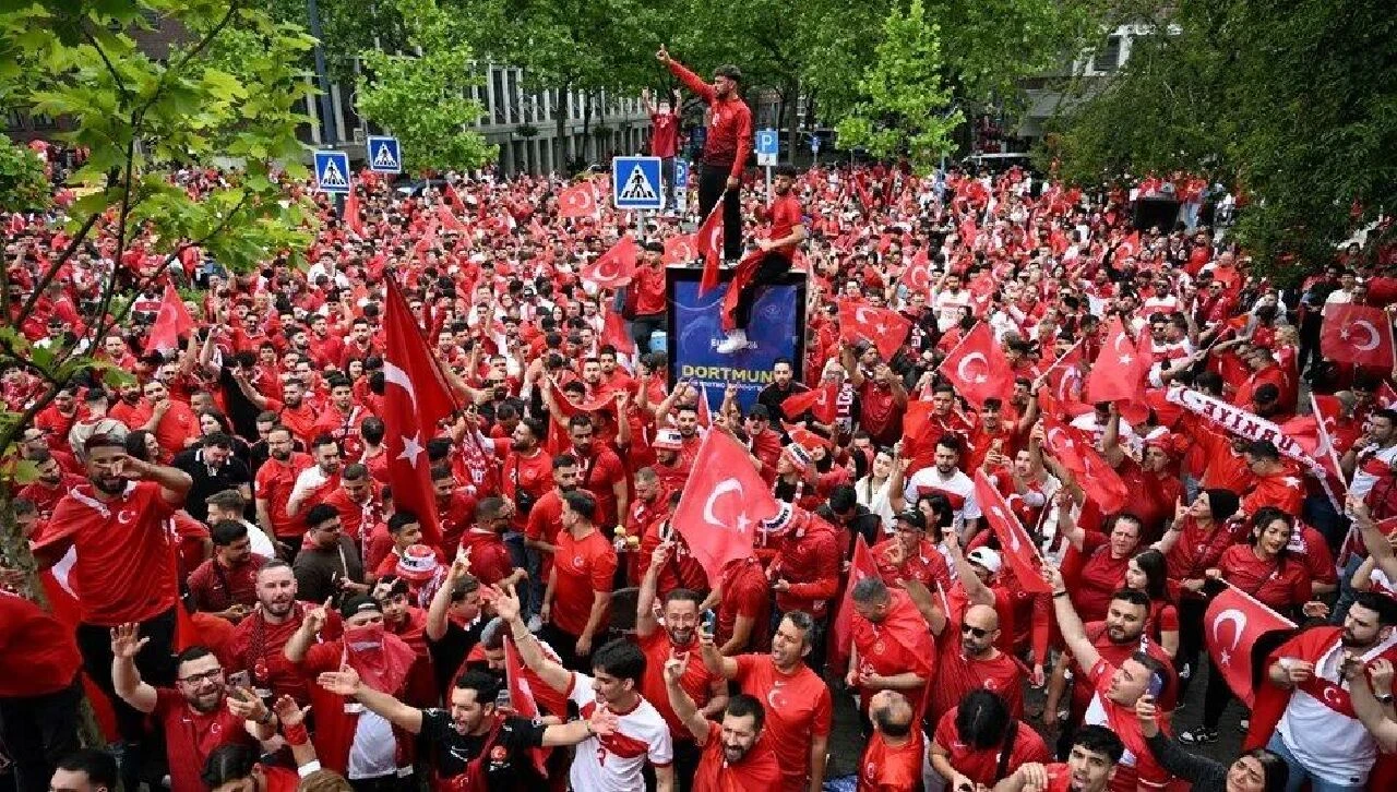 Avusturya-Türkiye maçında A Milli Futbol Takımı algıları yıktı! Dünya'nın gözü bu kez Hollanda-Türkiye maçında - 12. Resim