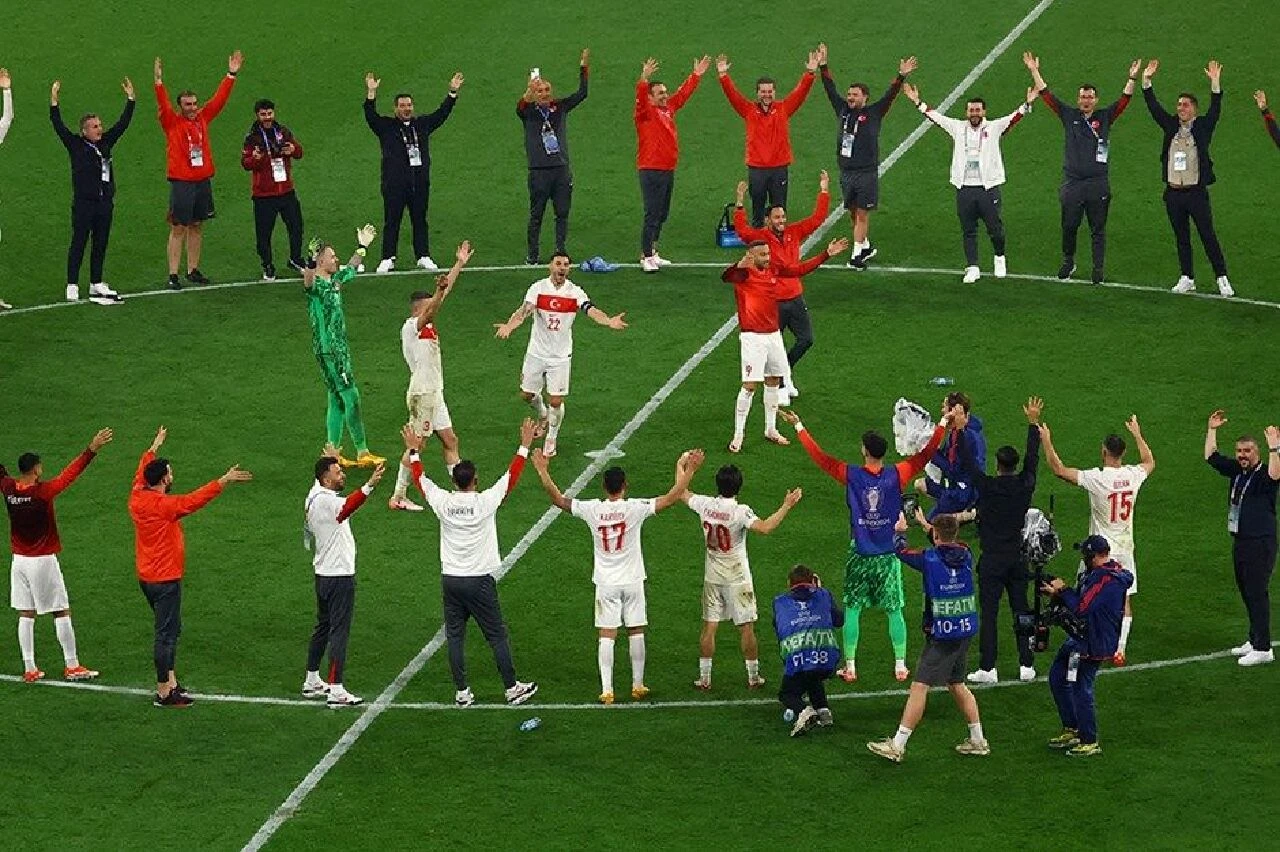 Avusturya-Türkiye maçında A Milli Futbol Takımı algıları yıktı! Dünya'nın gözü bu kez Hollanda-Türkiye maçında - 7. Resim