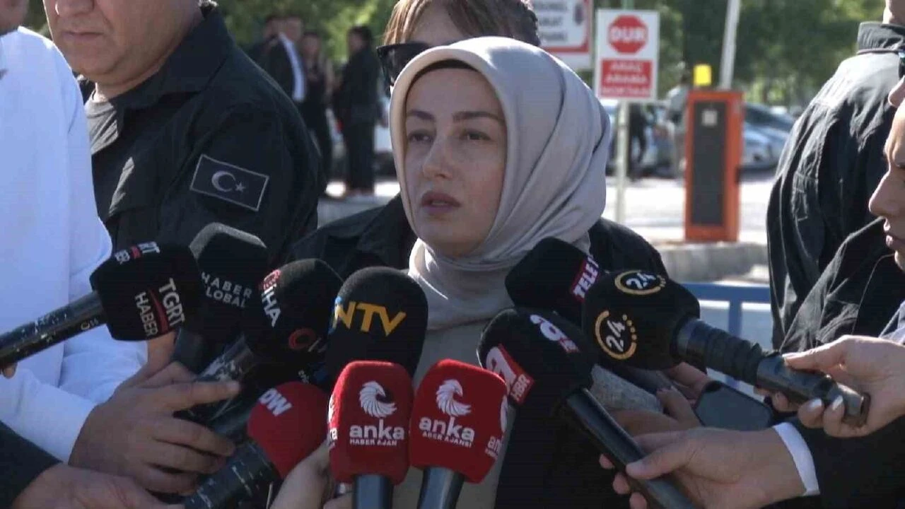 Ayşe Ateş mahkeme düzenine isyan etti: Tutukluların sigara yakması an meselesi...  - 2. Resim