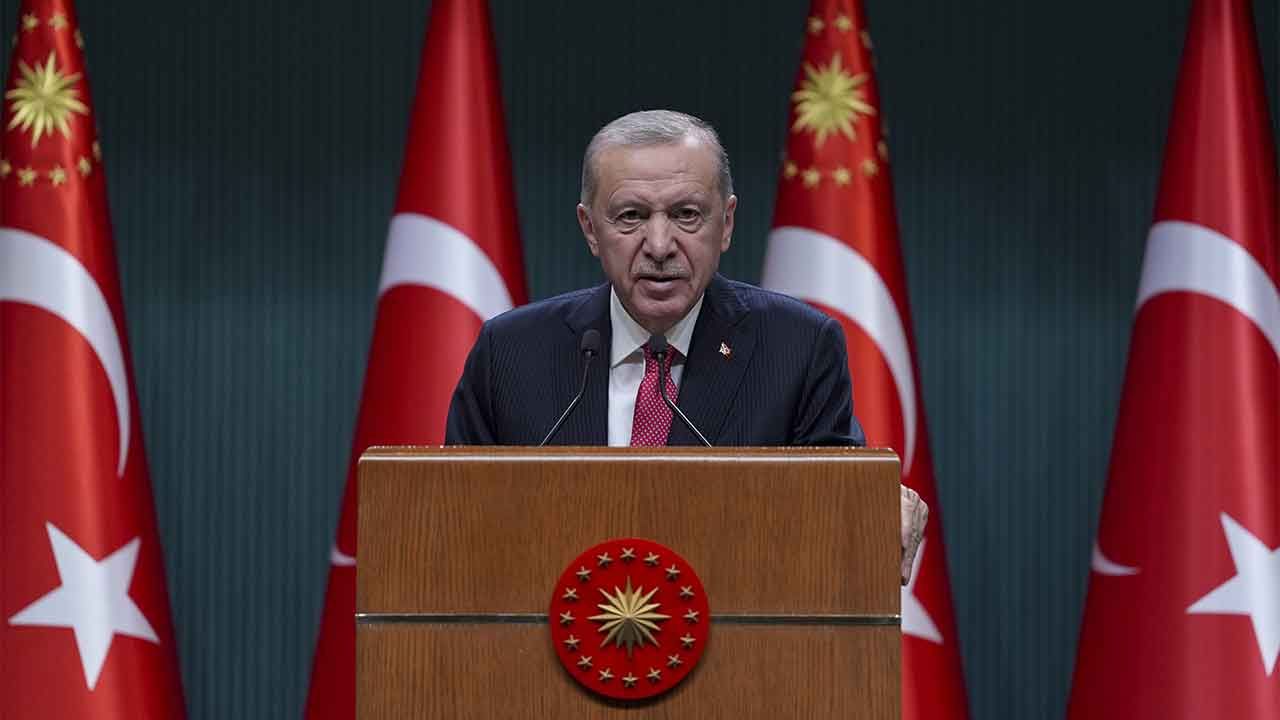 Cumhurbaşkanı Erdoğan&#039;dan A Milli Takım&#039;a tebrik: Şampiyonluk yolunda başarılar diliyorum