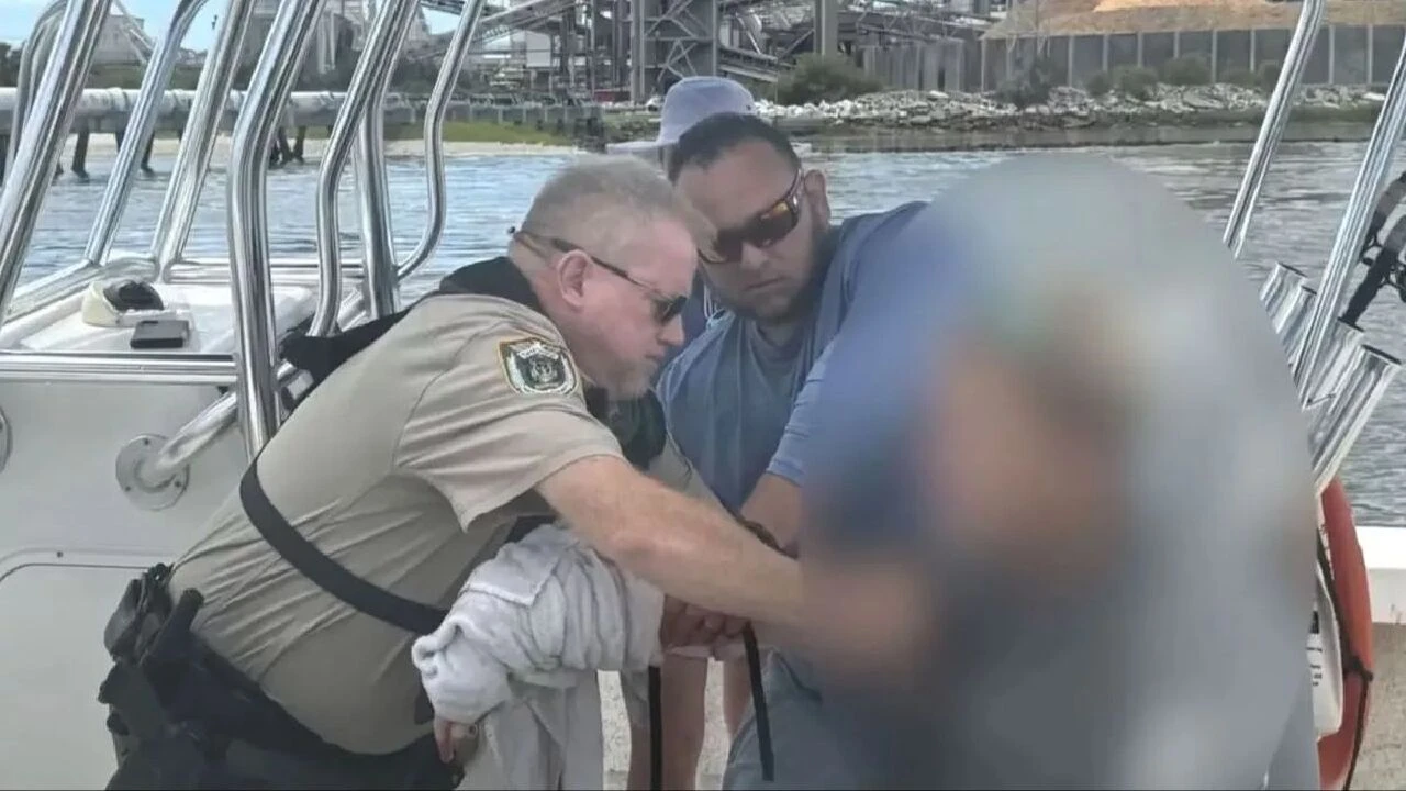 'Dünyanın köpekbalığı ısırığı başkenti'nde korkunç olay! Avlanırken av oldu - 1. Resim