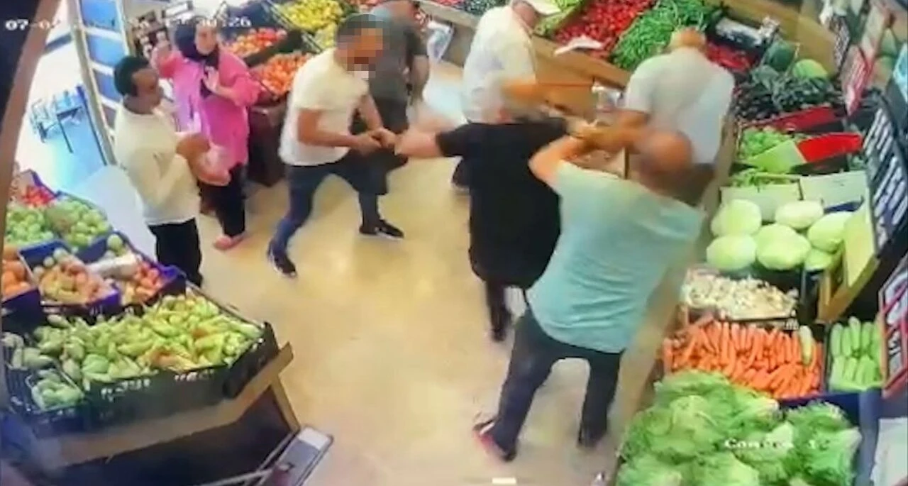 Eski belediye başkanının öldüğü kavga kamerada! Market içindeki kargaşa böyle görüntülendi - 2. Resim