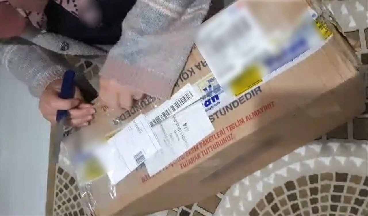 İnternetten bilgisayar siparişi verdi, kargoyu açınca şoke oldu! Hemen şikayet etti - 1. Resim