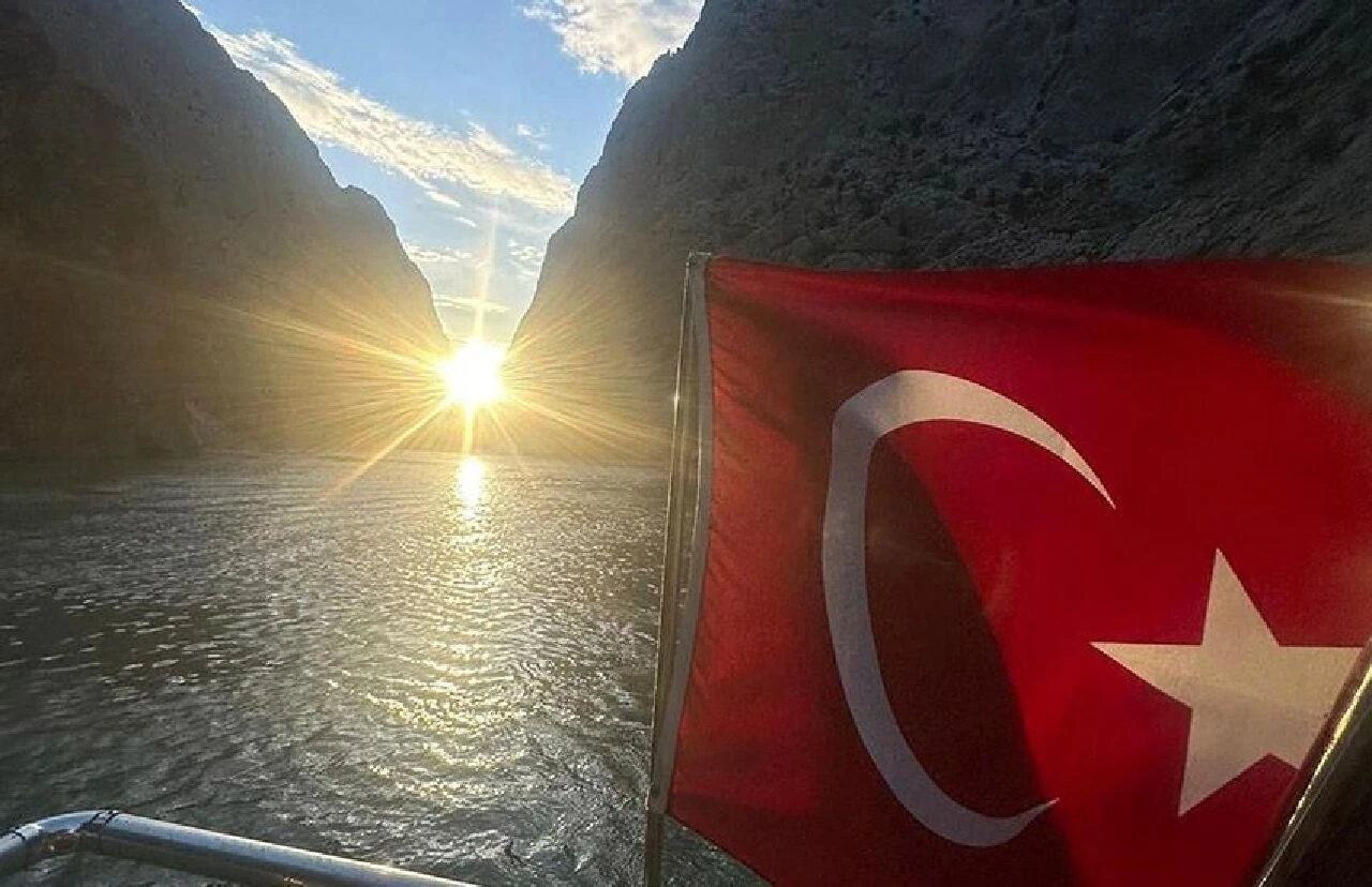 Karanlık Kanyon'da mest eden anlar: Birçok ülke yılda 10 gün görüldüğü için Türkiye'yi tercih ediyor