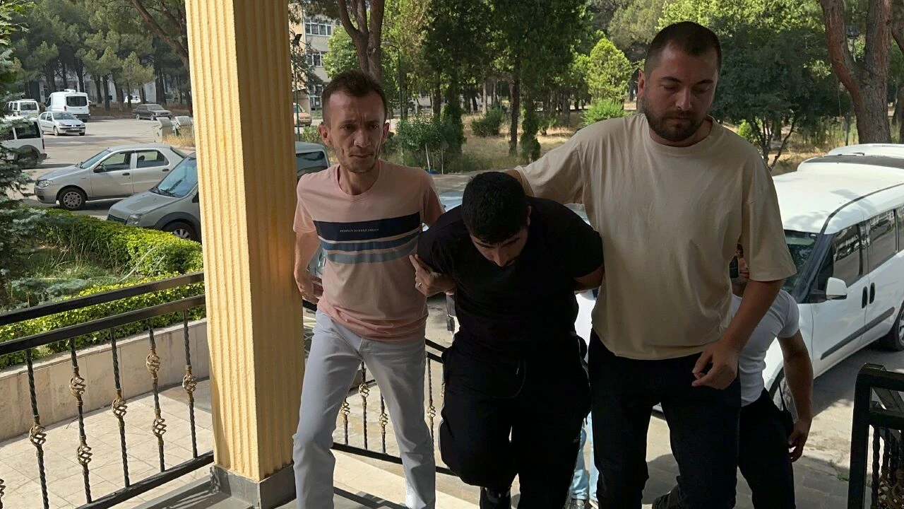 Kuyumcu ölümüne direndi! Soyguncu hayatının şokunu yaşadı - 1. Resim