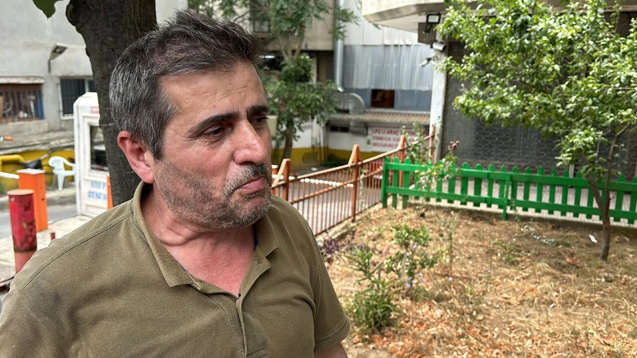 'Mahallenin fedaisiyim' dedi, sokağı süpüren adama saldırdı! "Bam güm yerleştirdi, ağzımı burnumu dağıttı"