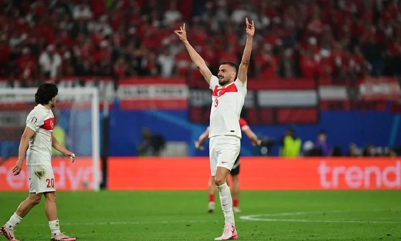 Merih Demiral'ın 'bozkurt' işareti Alman Bakanı da rahatsız etti - 1. Resim