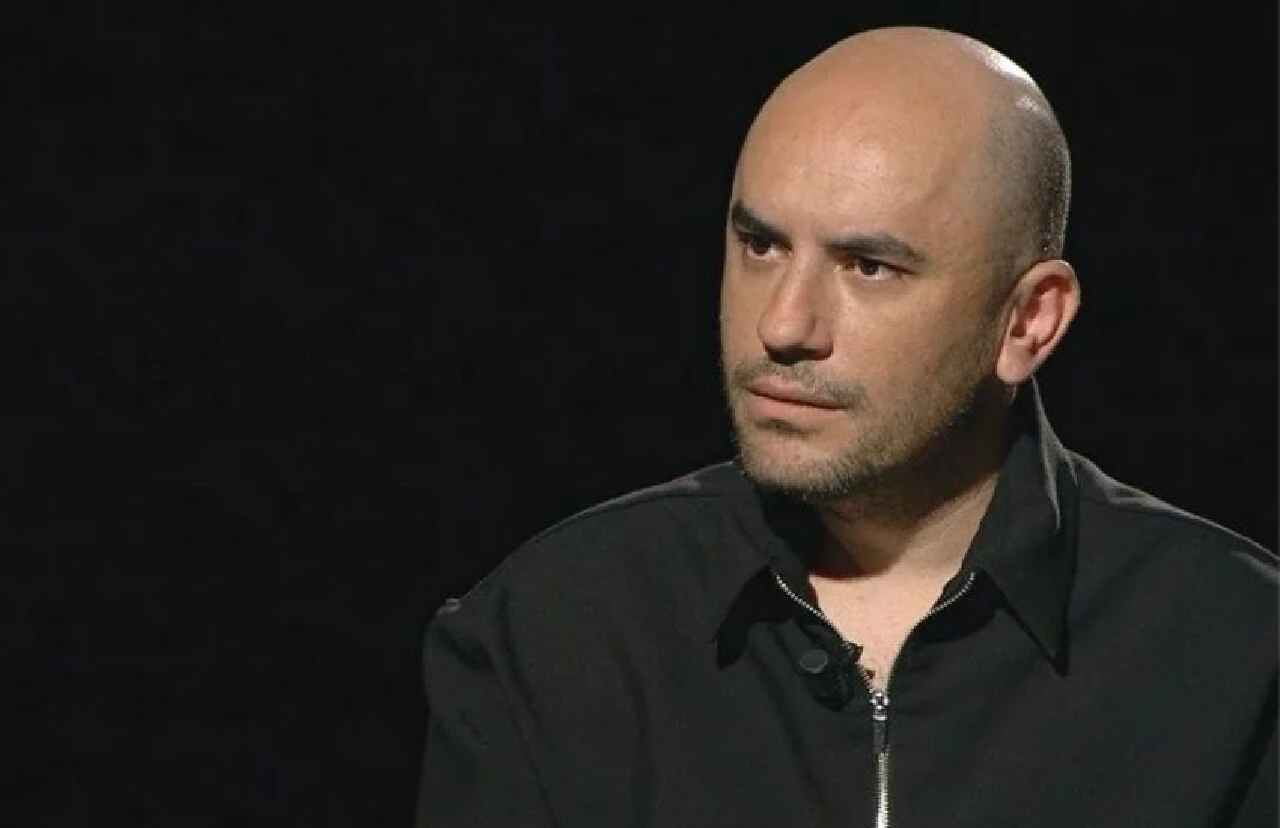 Prens dizisinin Giray Altınok'tan göndermeli paylaşım! Hollandalı futbolcu Van Dijk'i etiketledi