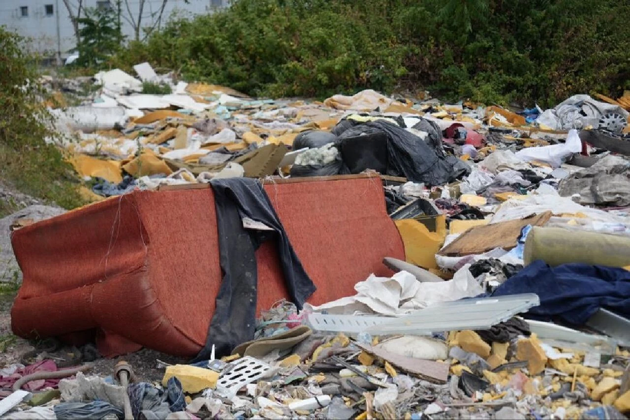 Şehrin göbeğinde 'utandıran' görüntü: Envaiçeşit atık var
