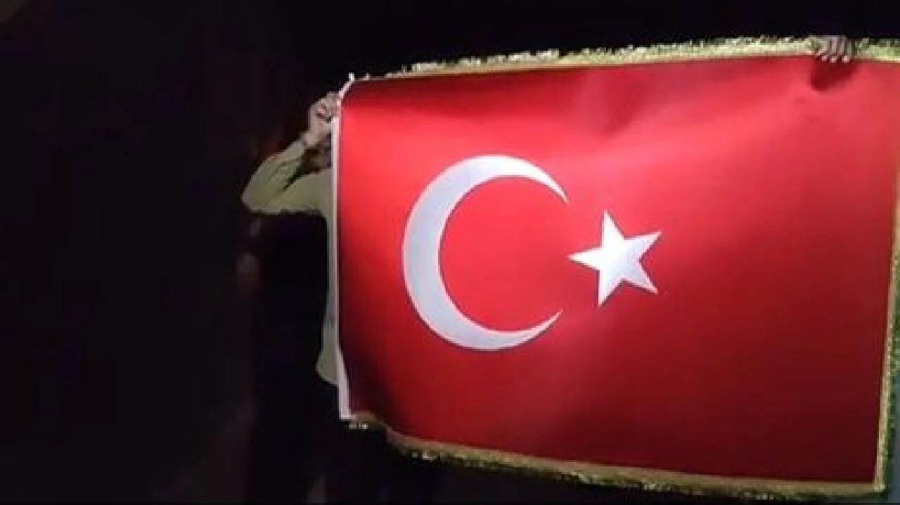 Türkiye'nin zaferi Suriye'de de coşkuyla kutlandı: İdlib sokakları adeta kırmızı beyaza boyandı - 2. Resim